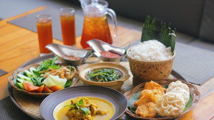 Promo Hotel Santika Bangka: Nikmati Kuliner Sedulang, Makan Berempat Hanya dengan Harga Satu!