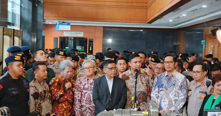 Hasto Kristiyanto Jalani Vonis Usai Salat Jumat, Politikus PDIP Khawatir Nasib Tom Lembong