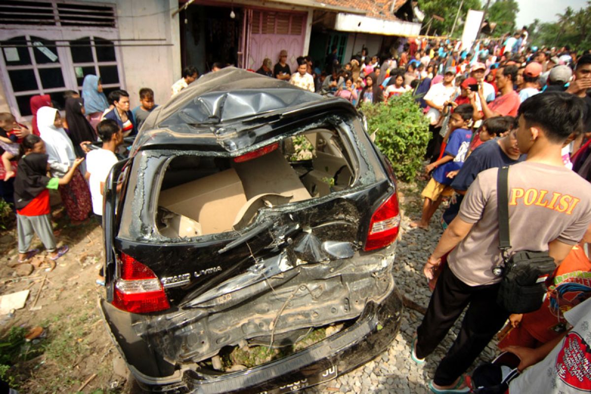 Tragis! Dua Tewas, Satu Luka Parah dalam Tabrakan Mobil Inova dan Truk di Simalungun