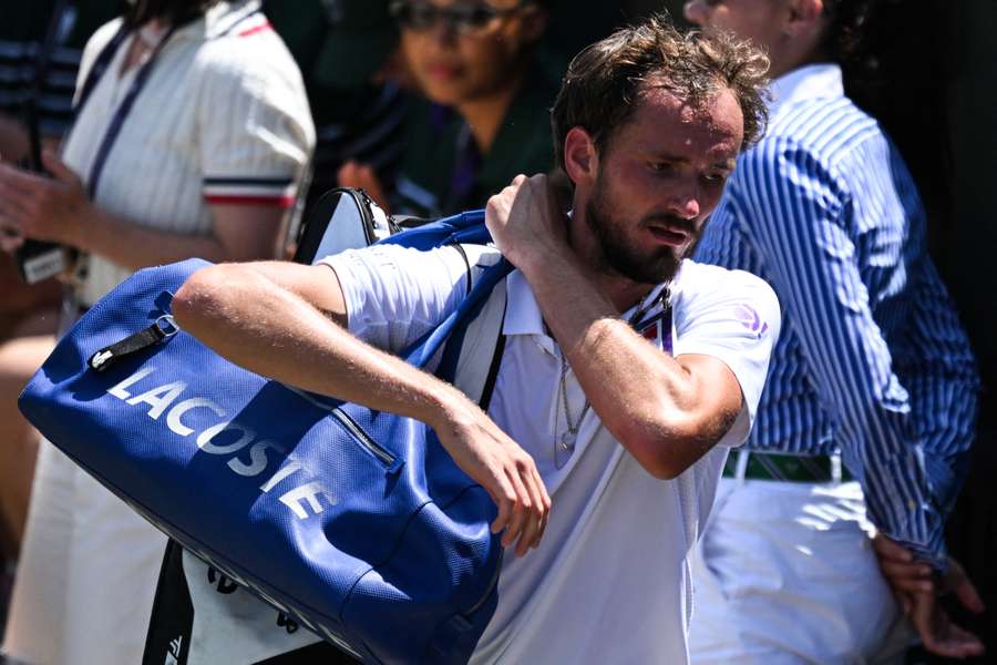 Medvedev Stuns Wimbledon Crowd with Shock Early Exit