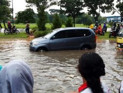 Cuaca Nggak Nentu, Mobil Kena Banjir? Ini yang Harus Kamu Lakukan Biar Gak Boncos!