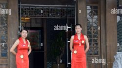 Chinese Woman Pursues Acting Dream as Waitress in Beijing Despite UK Film Degree