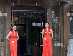 Chinese Woman Pursues Acting Dream as Waitress in Beijing Despite UK Film Degree Chinese Woman Pursues Acting Dream as Waitress in Beijing Despite UK Film Degree
