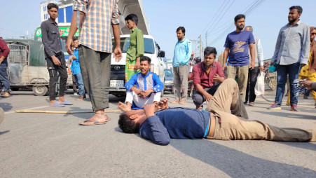 CNG Drivers Block Road Outside BRTA Causing Traffic Jam in Mohakhali-Uttara