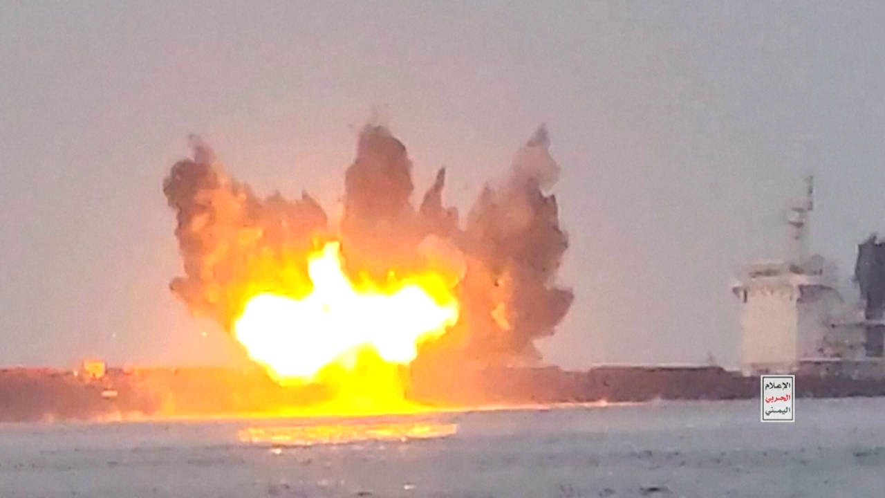 Houthis Sink First Ship in Red Sea Attack This Year