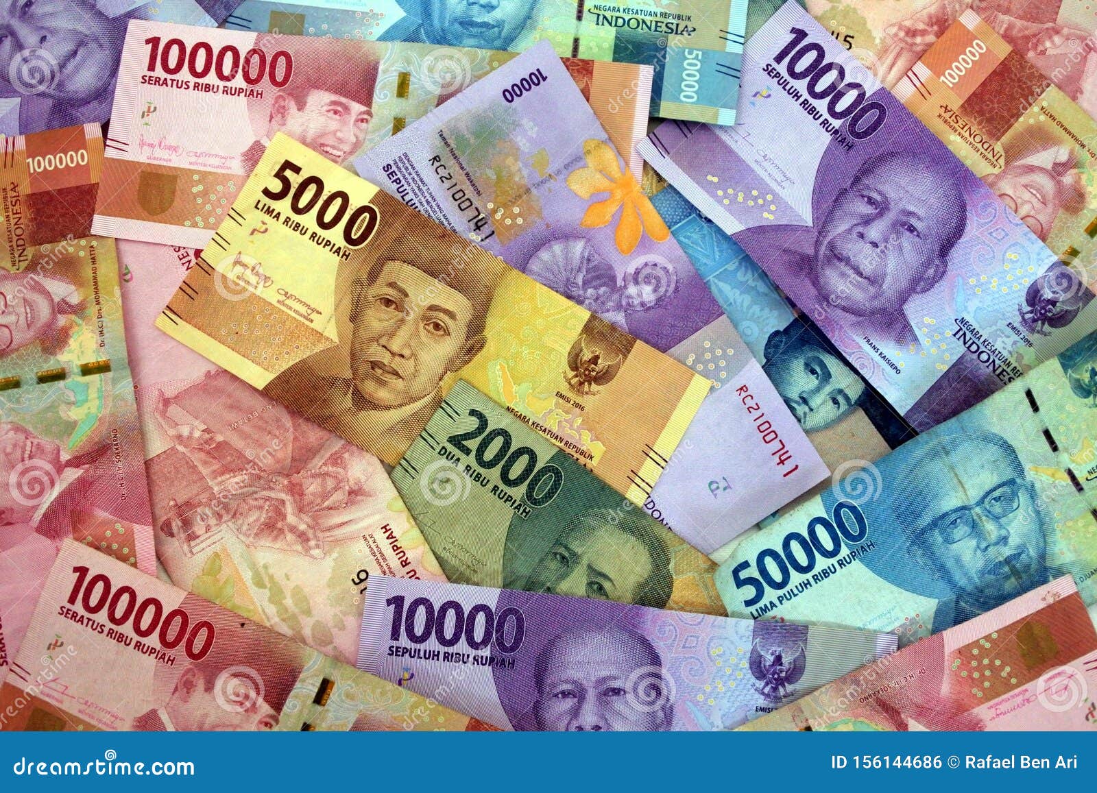 Rupiah Melemah, Pasar Tunggu Kebijakan Tarif Trump