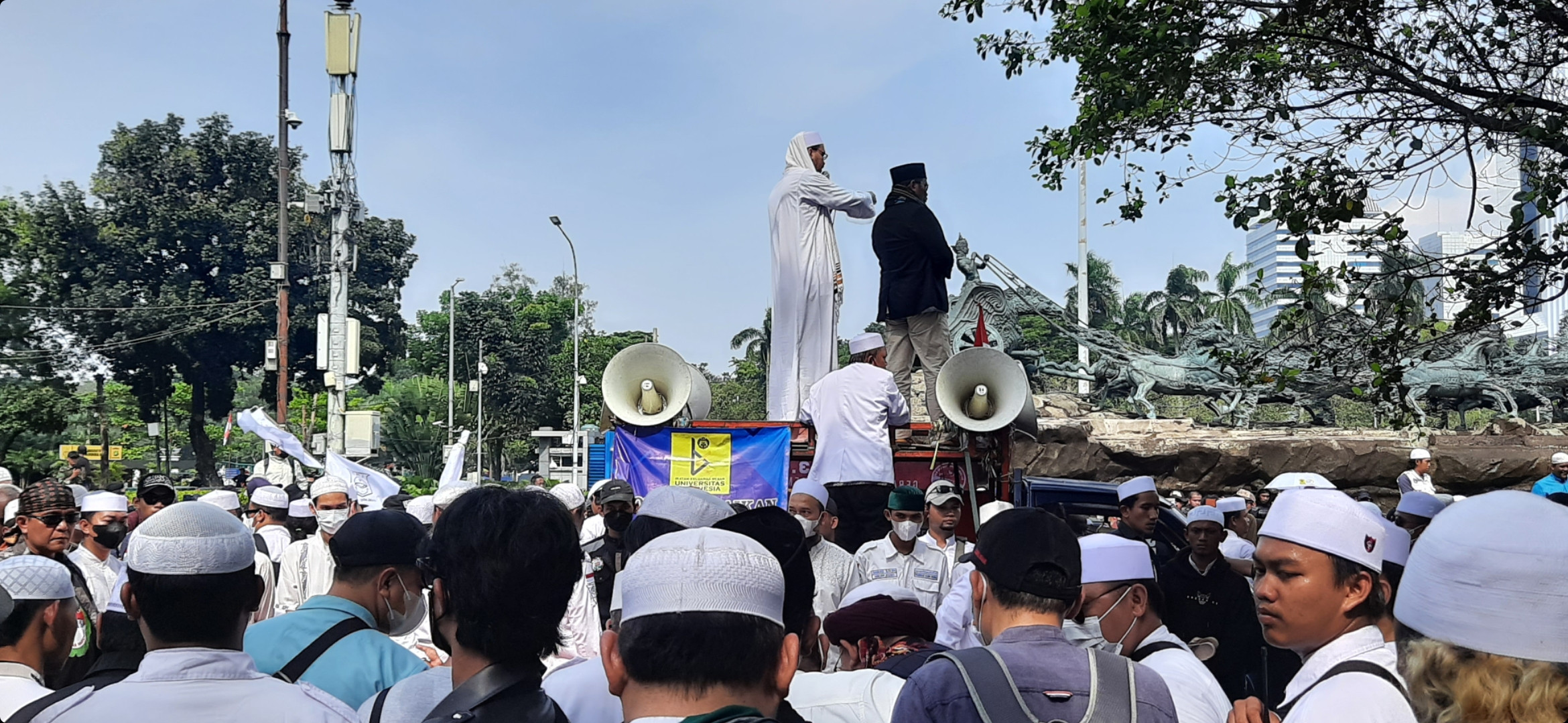 Ratusan Ojol Berdemo di Bundaran Patung Kuda Jakarta dengan Tiga Tuntutan