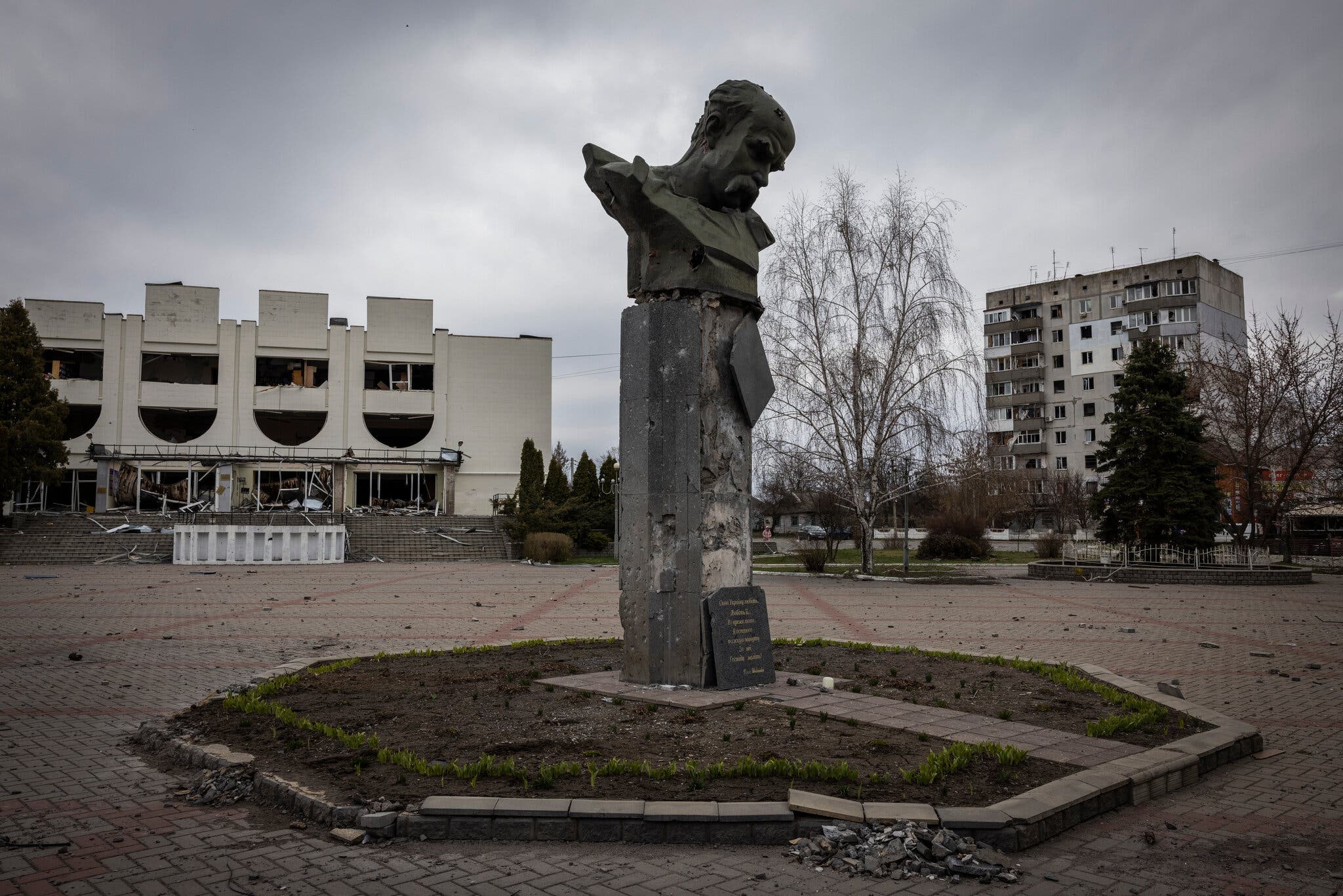 Ukrainians Safeguard Art and History Amid War’s Devastation