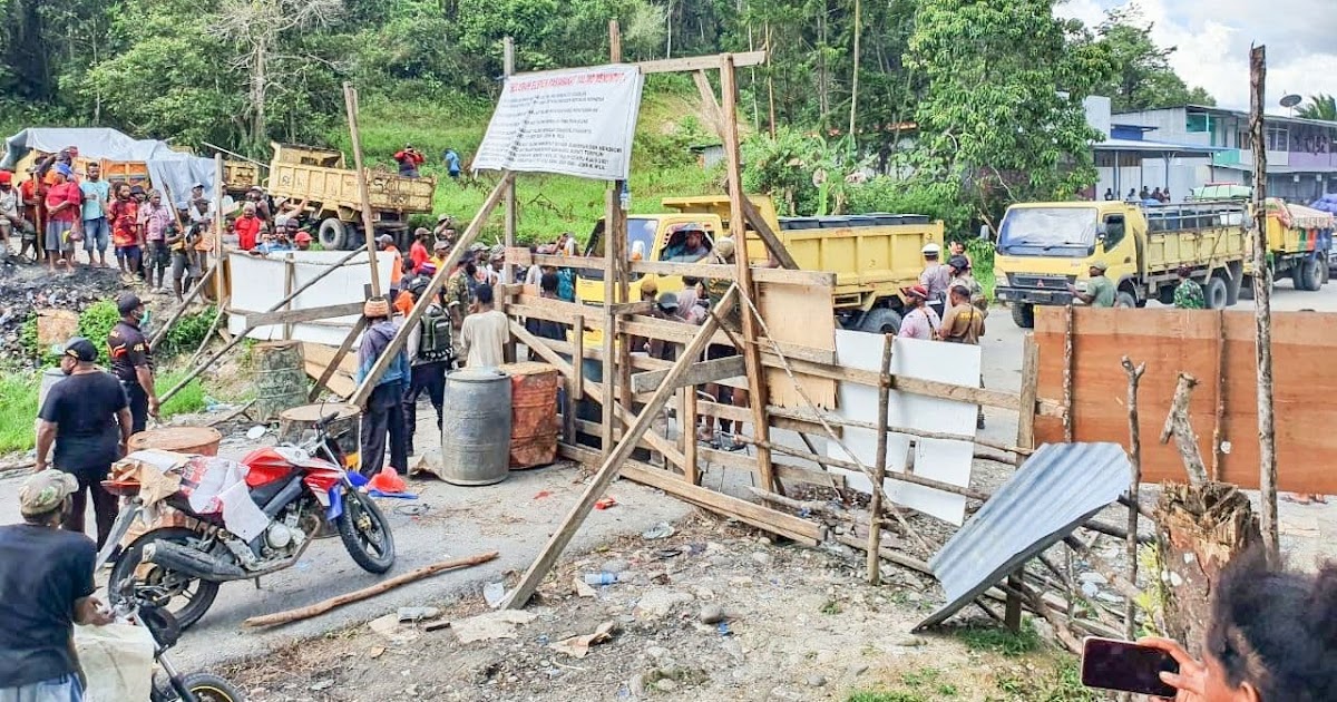 Palang Jalan Klayili Sorong Dibuka, PT. Petrogas Perbaiki Infrastruktur