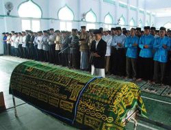 Jenazah Warga Malaysia Korban Tenggelamnya KMP Tunu Dimakamkan di Banyuwangi
