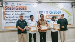 KPPN Cirebon Beri Penghargaan DPMD Indramayu sebagai Kordes Terbaik Penyalur DD