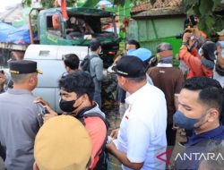 Kecelakaan Maut, Sopir Travel Tewas Akibat Tabrakan Belakang Truk Kecelakaan Maut, Sopir Travel Tewas Akibat Tabrakan Belakang Truk