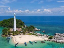 Liburan Seru di Pantai Eksotis Belitung Timur