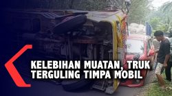 Truk Terguling di Fly Over, Empat Orang Terluka