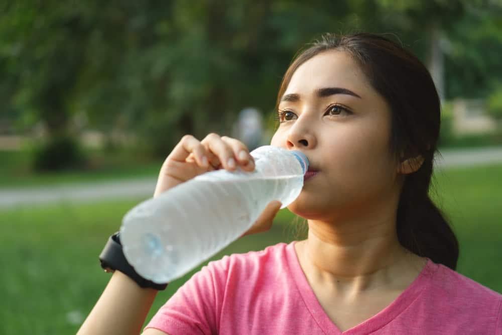 Minum Air Putih: Jumlah dan Waktu Terbaik yang Dibutuhkan