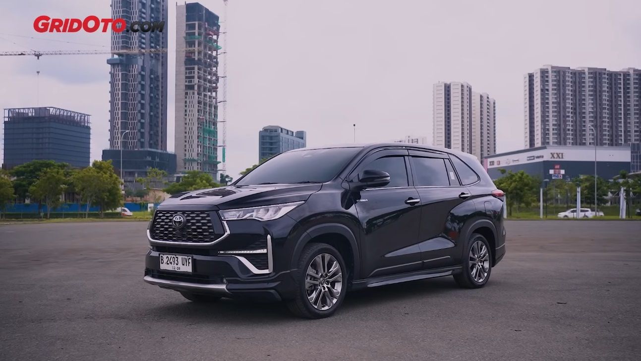 Toyota Kijang Innova Zenix atau Reborn, Mana yang Lebih Laris?