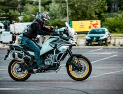 Benarkah Engine Brake Merusak Mesin Motor?