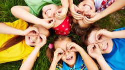 Tips Ajarkan Anak Waspada pada Orang Asing Tanpa Kehilangan Kebahagiaan