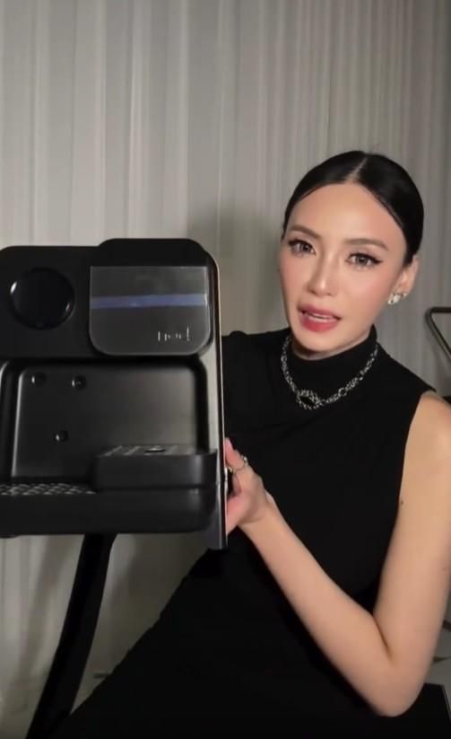 9 Foto Artis Unboxing Souvenir Pernikahan Luna-Maxime di Jakarta