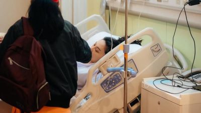 7 Potret Fuji Mendampingi Erika Carlina Saat Melahirkan, Setia!