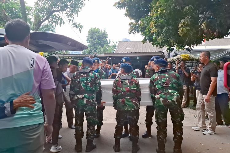 Marsma Fajar Adriyanto Dimakamkan di Probolinggo, Diterbangkan dari Halim