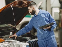 Perbedaan Utama Tune-Up dan Servis Mobil