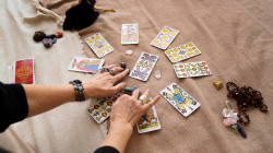 Ramalan Tarot Hari Ini: Aries, Taurus, Gemini Temukan Jalan Keberuntungan 5 Agustus 2025