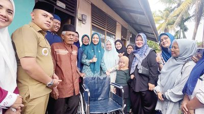 PKK Bantu Warga Kursi Roda
