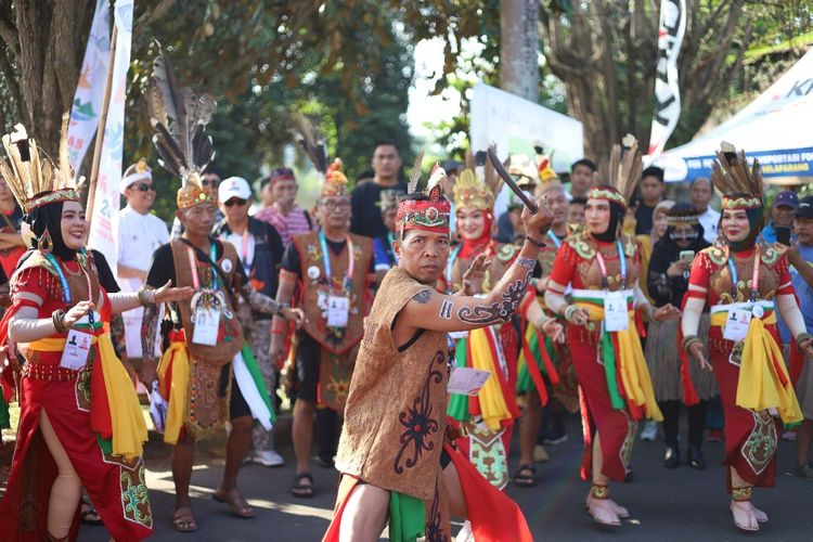 Fornas VIII Ditutup Gibran, Tari NTB Jadi Sejarah di Istana Negara