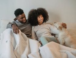 Orang yang Suka Bicara dengan Hewan Peliharaannya Punya 7 Ciri Ini, Menurut Psikologi