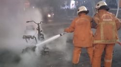 Maut! Motor Listrik Hangus Terbakar di Jalan Raya Darmo Surabaya