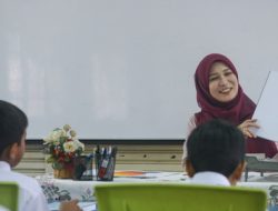 Masa Depan Pendidikan: Guru Tetap Tak Tergantikan