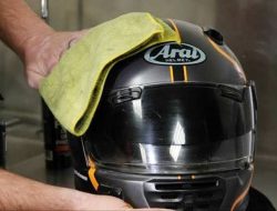 5 Tips Merawat Helm Motor untuk Nyaman dan Aman dari Bau