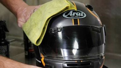 5 Tips Merawat Helm Motor untuk Nyaman dan Aman dari Bau