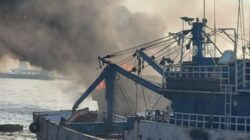 Kapal Terbakar di Perairan Muara Baru, Damkar Turun Tangan