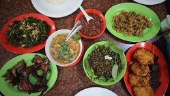 Kuliner Malam Bandung: Nasi Ibu Imas & Sate DJ Favorit Pengunjung