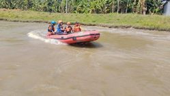 Tim SAR Cari Anak Perempuan yang Tenggelam di Sungai Cirebon