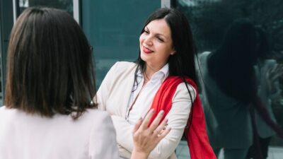 7 Kesalahan Saat Berbicara yang Membuat Orang Sering Memotong Anda