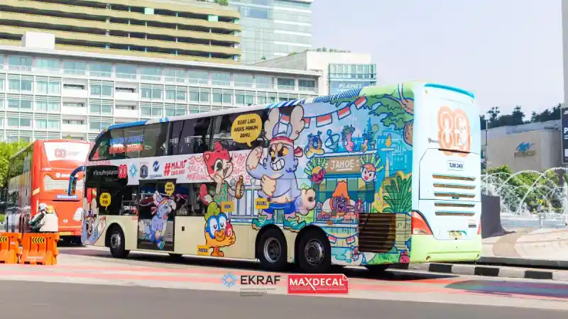 Peringati HUT RI Ke-80, MaxDecal Hiasi Transjakarta Jadi Meriah