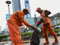 Ribuan Petugas Angkut 79,29 Ton Sampah Perayaan HUT RI