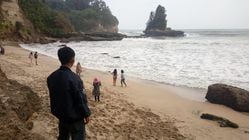 7 Pantai Tersembunyi di Sukabumi yang Instagramable untuk Travelling Sendirian hingga Liburan Keluarga