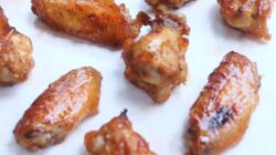 Resep Chicken Wings Renyah Luar, Lezat dalam dengan Saus Pedas dan Lemon Pepper