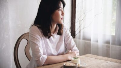 5 Kebiasaan yang Membuat Seseorang Kesepian Sepanjang Hidup