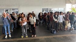 Kado Kemerdekaan: 77 TKI Dideportasi Gratis oleh KJRI Johor Bahru