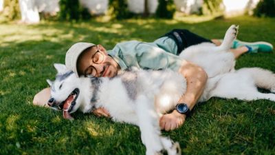 Orang yang Lebih Suka Anjing Punya 7 Ciri Kepribadian Ini, Menurut Psikologi