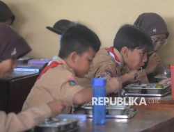 Ahli Rekomendasikan Survei Berkala untuk Evaluasi Program Makanan Gratis Ahli Rekomendasikan Survei Berkala untuk Evaluasi Program Makanan Gratis
