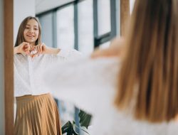 10 Kebiasaan yang Harus Dihentikan untuk Tampil Lebih Muda dalam Sebulan