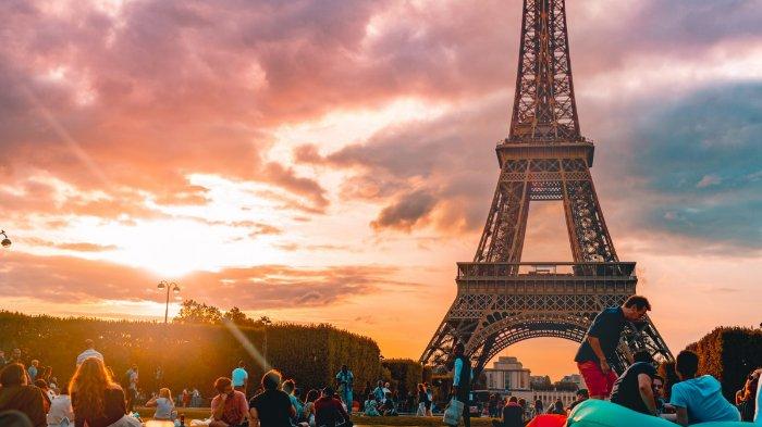 22 Fakta Menarik Menara Eiffel, Ada Ruang Rahasia di Lantai 3?