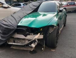 Mobil Tabrak Beton, Siapa Tanggung Kerugian? Ini Penjelasan Dishub