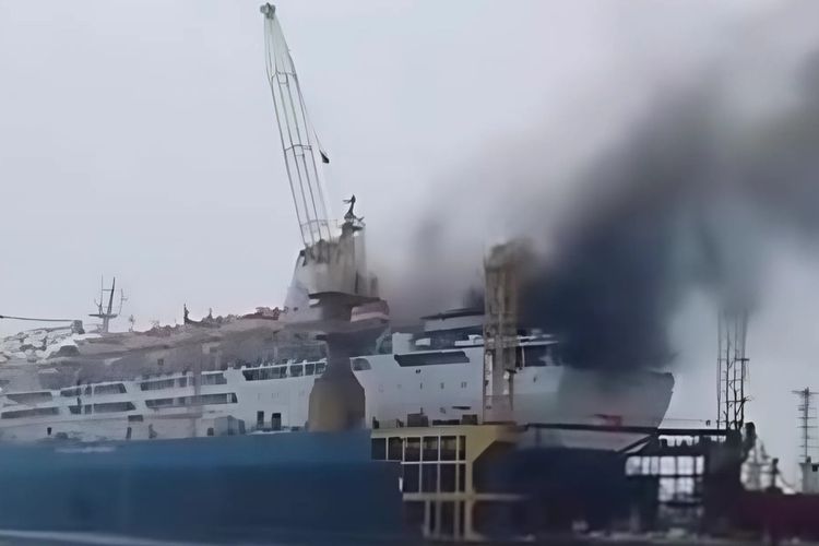 Kapal Dorolonda Terbakar Saat Perbaikan di Galangan Tanjung Priok